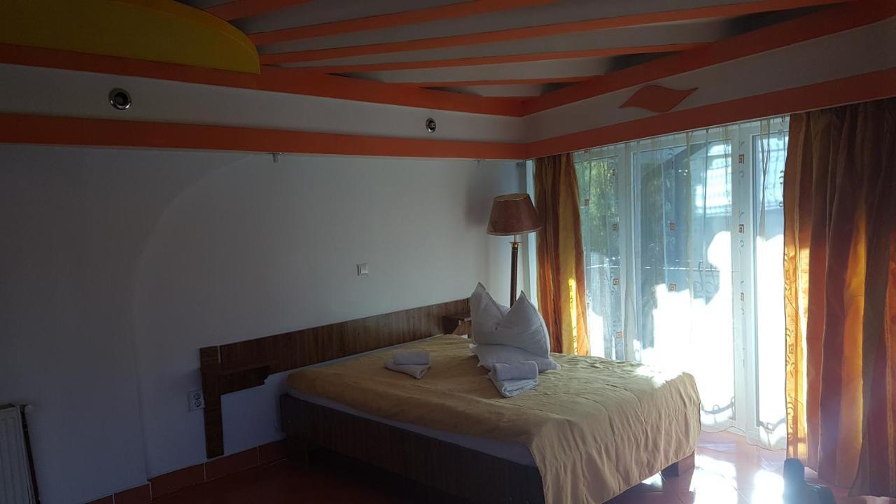 Hotel Pensiunea Casa Noastra Sinaia Esterno foto
